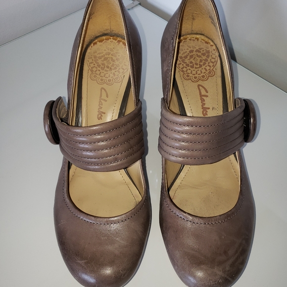 Clarks Mary Janes Tan Leather Women Size 5 Excellent Condition - Picture 2 of 6